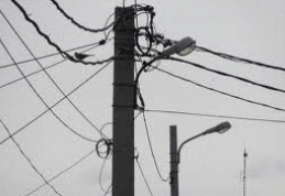 În judeţele Botoşani, Vaslui şi Iaşi rafalele puternice de vânt au întrerupt alimentarea cu energie în 56 de localităţi