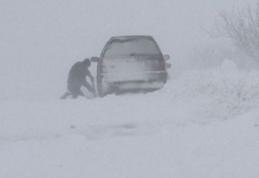 Peste 260 de persoane blocate de nămeţi, cazate în diferite locaţii din judeţ