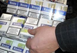 Bărbat prins de poliţişti cu ţigări de contrabandă în maşină