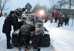 Patru intervenţii ale pompierilor în zonele afectate de căderile de zăpadă