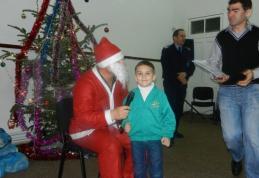 Moş Crăciun a venit în vizită la copiii jandarmilor! 