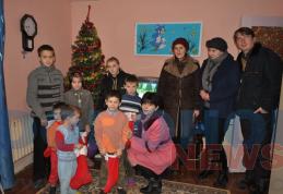 Fericire şi zâmbete aduse pe chipul copiilor în prag de sărbători de femeile Social-Democrate - FOTO