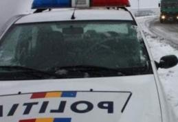 Autoturism avariat de un atelaj (sanie) tractată de un cal la Concești 