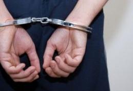 Doi tineri din Botoşani prinşi la furat de geamuri termopan