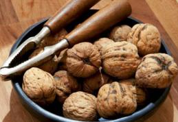 Vezi cum te ajută nucile să slăbeşti