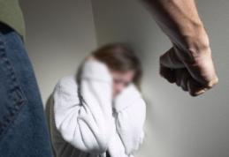 Bărbat cercetat pentru că și-a amenințat soacra și soția cu acte de violență