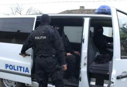 Percheziţie efectuată de poliţiştii dorohoieni la domiciliul unui tânăr din comuna George Enescu
