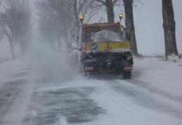 Cetăţenii sunt sfătuiţi să evite călătoriile pe timp de viscol