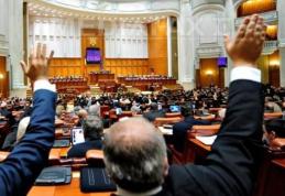 Parlamentarii nu vor mai fi obligaţi să justifice în scris absenţele