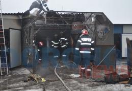 Incendiu izbucnit la un garaj situat pe Aleea Ghiocelului din Dorohoi – VIDEO/FOTO