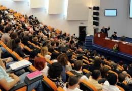 Unul din trei studenţi suceveni consideră că degeaba ai facultate dacă nu ai relaţii