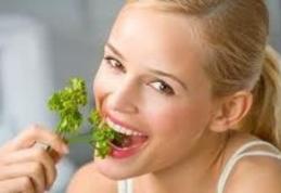 Remedii naturiste pentru o respiraţie proaspătă