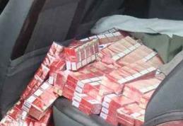 Au fugit de poliţişti pentru că aveau maşina burduşită cu aproape 10.000 de pachete de ţigări