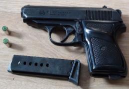 Bărbat cercetat pentru nerespectarea regimului armelor și munițiilor și trafic ilicit