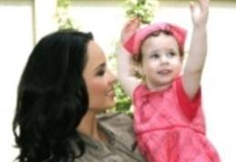 Andreea Marin îşi educă fetiţa ca la turci!