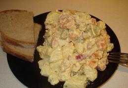 Salată de cartofi cu parizer