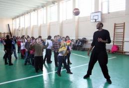 Consiliul Naţional al Elevilor susţine introducerea mai multor ore de sport în programa școlară a elevilor din ciclul primar