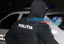 Suspecţi de comiterea unui furt identificati de poliţişti