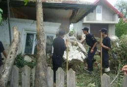 Jandarmii, din nou alături de familiile din Dorohoi afectate de inundaţiile din 28-30 iunie 2010