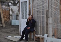 Sinistratii sunt disperati din cauza intarzierii lucrarilor de reconstructie a caselor