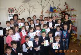 Mama-omagiată la grupa Licuricii-Grădiniţa Nr. 8 Dorohoi - FOTO