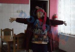 Beție sau nebunie? O femeie s-a dezbrăcat într-un bar din Dorohoi şi a invitat privitorii la o partidă de amor