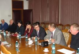 Parlamentari de Botoşani la discuţii cu prefectul Macaleţi