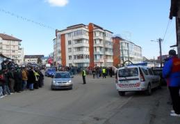 Înmormântare de romi cu muzică în „blană”, grătare şi focuri de tabără la  Dorohoi - FOTO