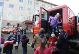 I.S.U. Botoşani luat cu asalt de sute de preşcolari şi elevi