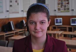 EXCLUSIV: [VIDEO]  Gestul de omenie a unei eleve a impresionat o scoala intreaga