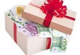 Firmele private oferă angajaţilor prime de Crăciun în valoare de 200 de lei