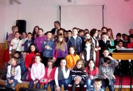 „Întâlnire de gradul zero” între elevi din Dorohoi şi mici nevăzători de la Târgu Frumos - FOTO