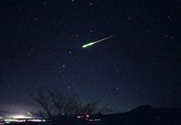 La noapte, ploaie de stele