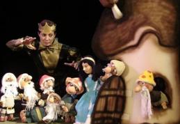 Duminică pe scena Teatrului ”Vasilache” din Botoșani spectacolul „ALBĂ CA ZĂPADA ŞI CEI 7 PITICI”