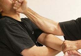 Doi tineri sau s-au încăierat și au distrus o stație peco din Botoșani