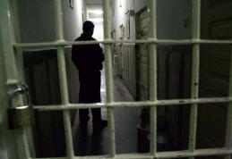 Tânăr cercetat în stare de reţinere suspect de săvârşirea infracţiunii de furt calificat