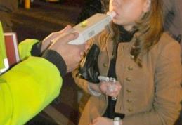 O tânără din Hudești a ajuns la spital după ce prietena ei s-a urcat băută la volan