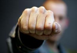 Trei tineri cercetați penal pentru săvârşirea infracţiunii de ,,loviri sau alte violenţe“