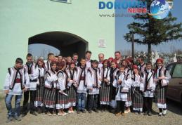 Costume populare achiziționate cu sprijinul Consiliului Local Corlăteni pentru 12 perechi de tinere vlăstare - FOTO