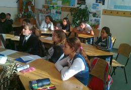 Scoala nr.2: „Pace şi nonviolenţă pentru copiii lumii”