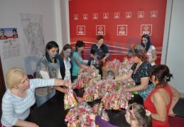 Femeile Social-Democrate dorohoiene au dus daruri copiilor de la centrele de apartamente din Dorohoi - FOTO