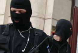 Reţineri şi percheziţii la Botoşani, cu mascaţii din Iaşi 