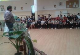 Școala gimnazială „Ștefan cel Mare” Dorohoi - Colaborare pentru combaterea violenței în școli - FOTO