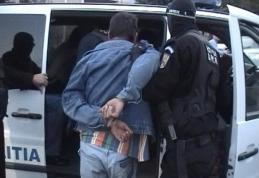 Deținut evadat, depistat de polițiști, în localitatea Trușești