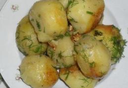 Cartofi noi cu mărar și usturoi