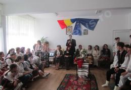 Şcoala Gimnazială ,,Mihail Sadoveanu” Dumbrăviţa: ,,Hai cu noi la şezătoare!” - FOTO