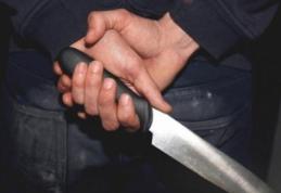 O adolescentă a fost înjunghiată de iubitul ei, supărat că fata nu a vrut să fugă cu el de acasă