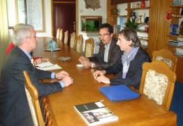 Directorul Institutului Francez din Iaşi în vizită la prefect