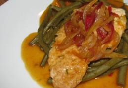 Piept de curcan cu sos de ceapă