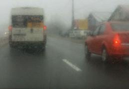 Sfaturi utile despre „Cum să conduci maşina pe ploaie”